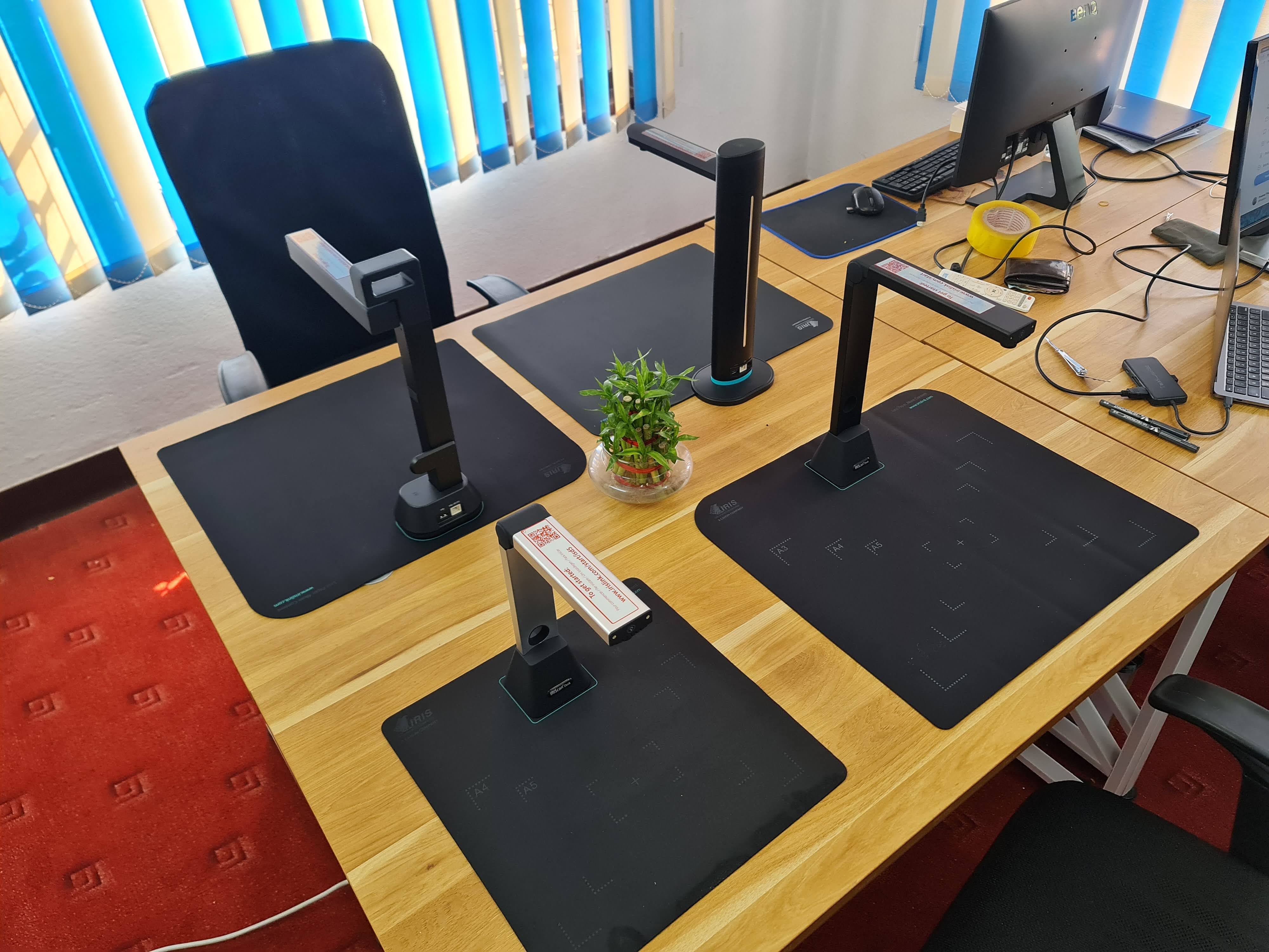 IRIScan Desk